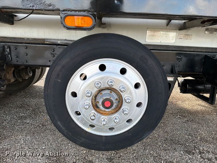 image for item FW3564 1992 International F8200 vacuum truck