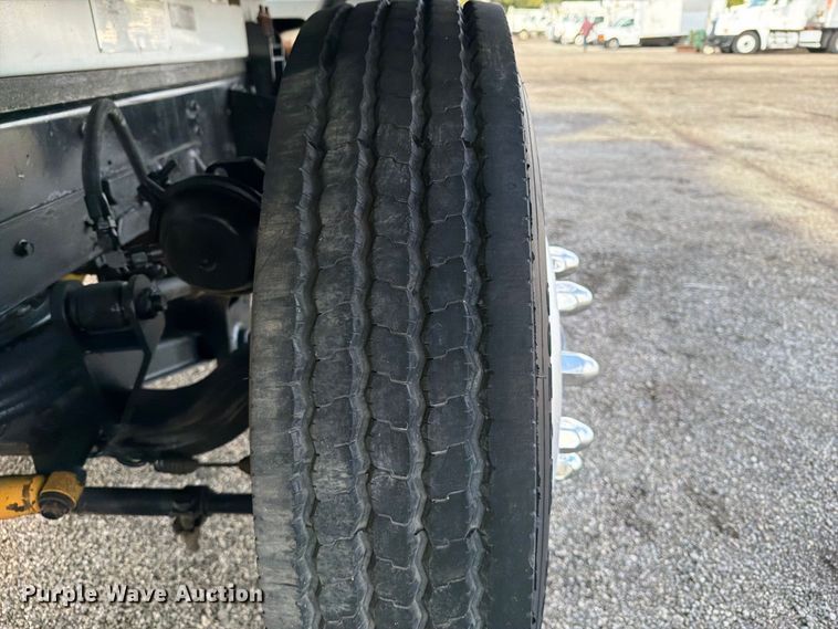 image for item FW3564 1992 International F8200 vacuum truck