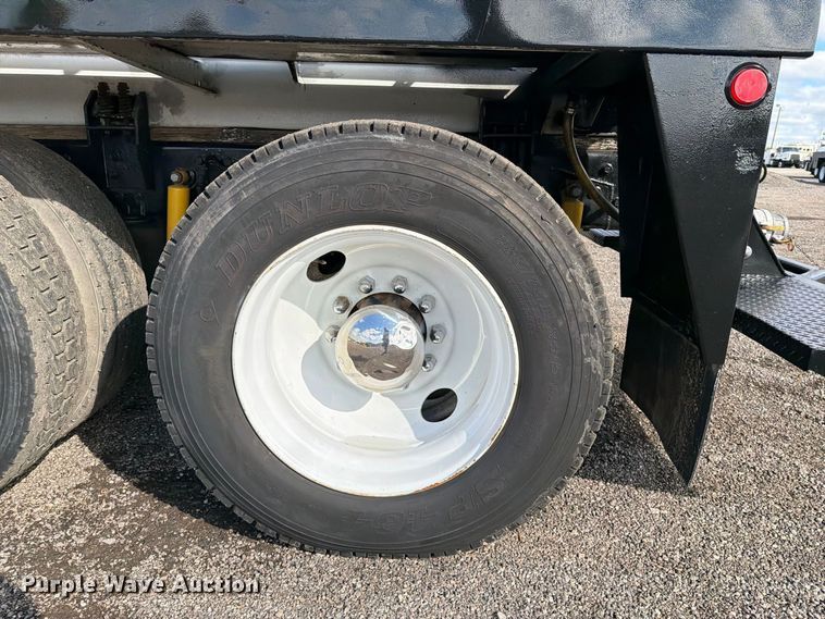 image for item FW3564 1992 International F8200 vacuum truck