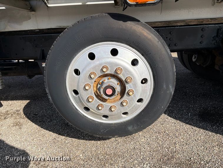 image for item FW3564 1992 International F8200 vacuum truck