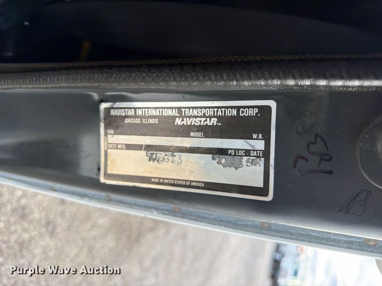 image for item FW3564 1992 International F8200 vacuum truck