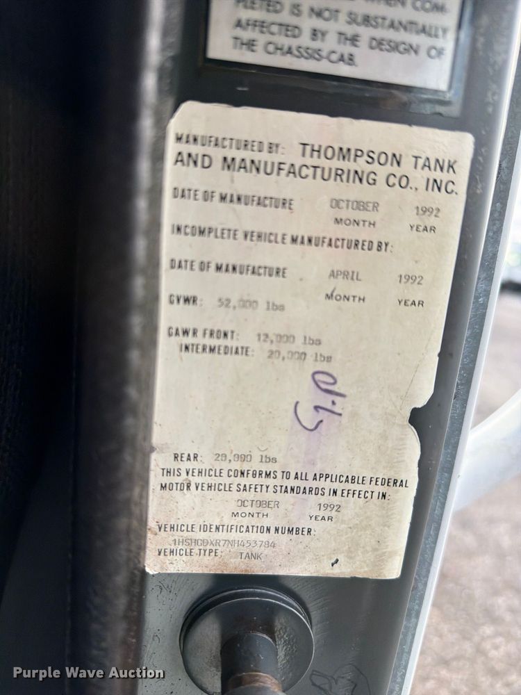 image for item FW3564 1992 International F8200 vacuum truck