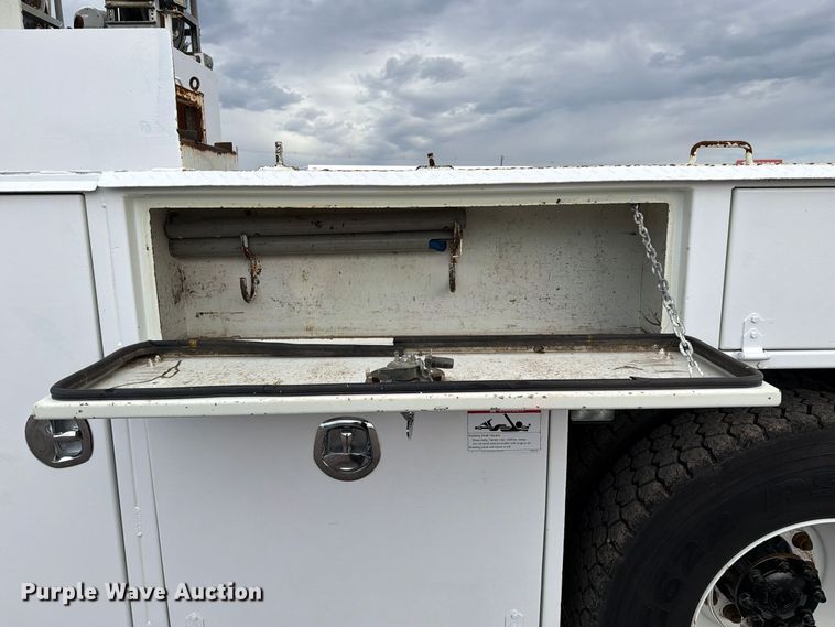 image for item FW3574 2011 International WorkStar 7400 crane truck
