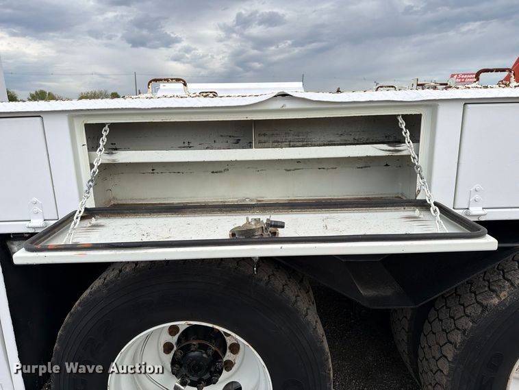 image for item FW3574 2011 International WorkStar 7400 crane truck