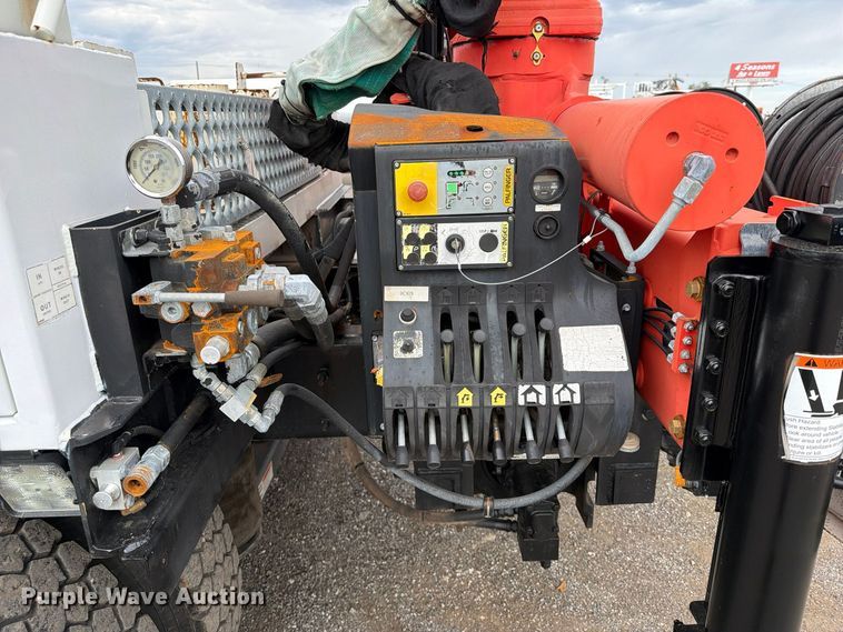 image for item FW3574 2011 International WorkStar 7400 crane truck