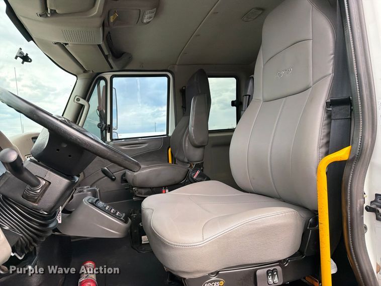 image for item FW3574 2011 International WorkStar 7400 crane truck