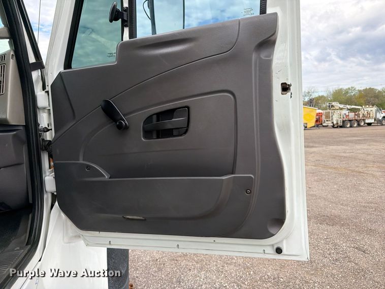 image for item FW3574 2011 International WorkStar 7400 crane truck