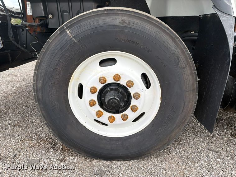 image for item FW3574 2011 International WorkStar 7400 crane truck