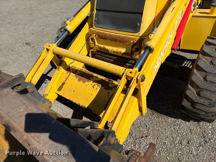 image for item FW3584 2005 New Holland LB110B backhoe