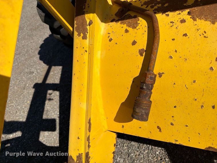 image for item FW3584 2005 New Holland LB110B backhoe