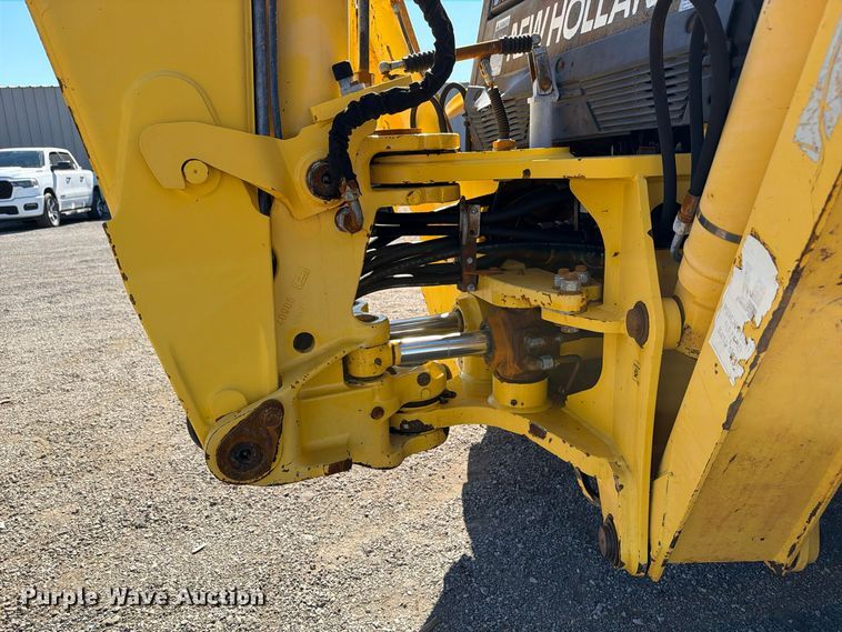 image for item FW3584 2005 New Holland LB110B backhoe