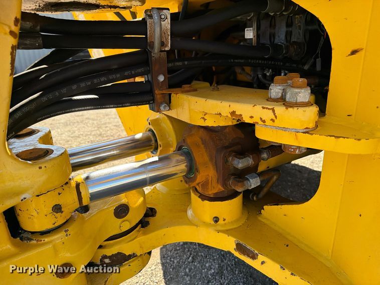 image for item FW3584 2005 New Holland LB110B backhoe