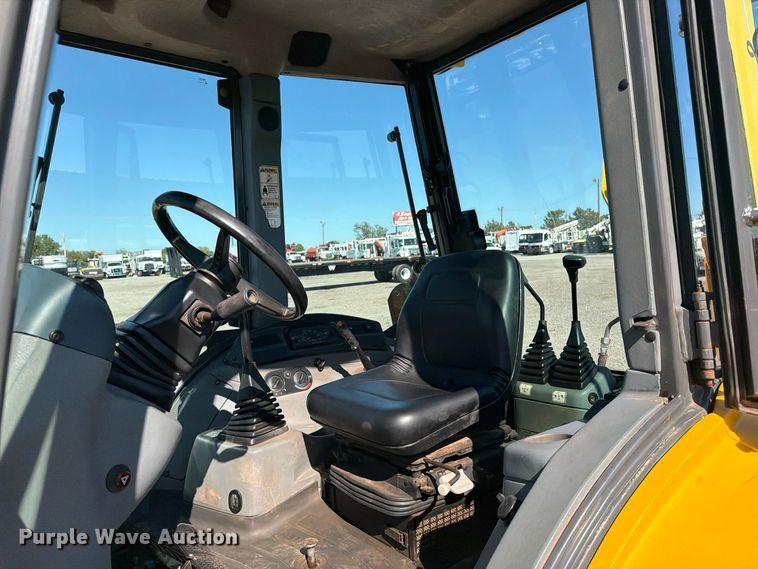 image for item FW3584 2005 New Holland LB110B backhoe