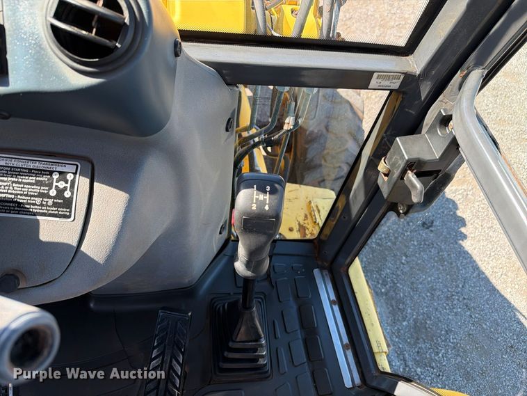 image for item FW3584 2005 New Holland LB110B backhoe