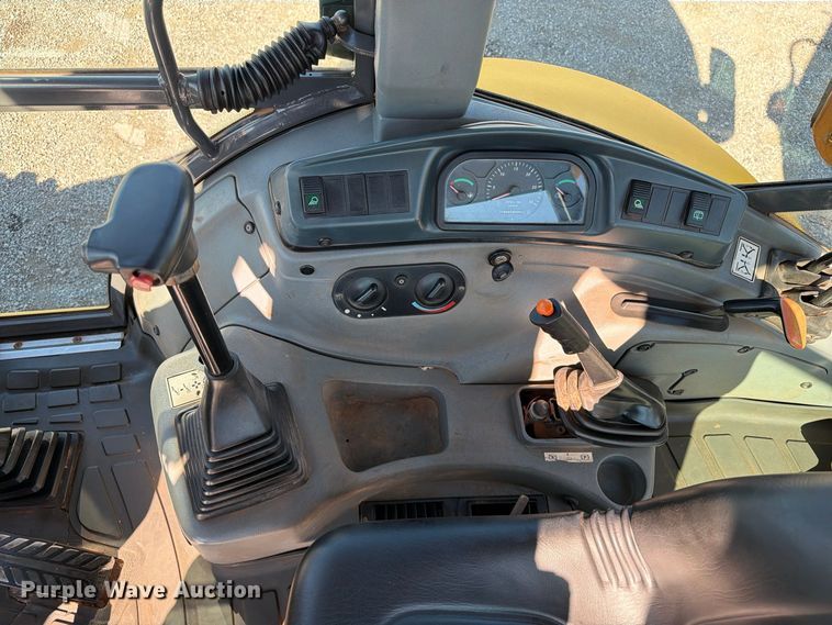 image for item FW3584 2005 New Holland LB110B backhoe