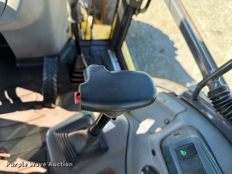 image for item FW3584 2005 New Holland LB110B backhoe