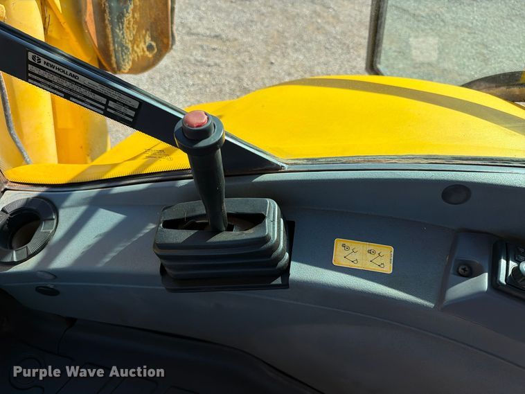 image for item FW3584 2005 New Holland LB110B backhoe