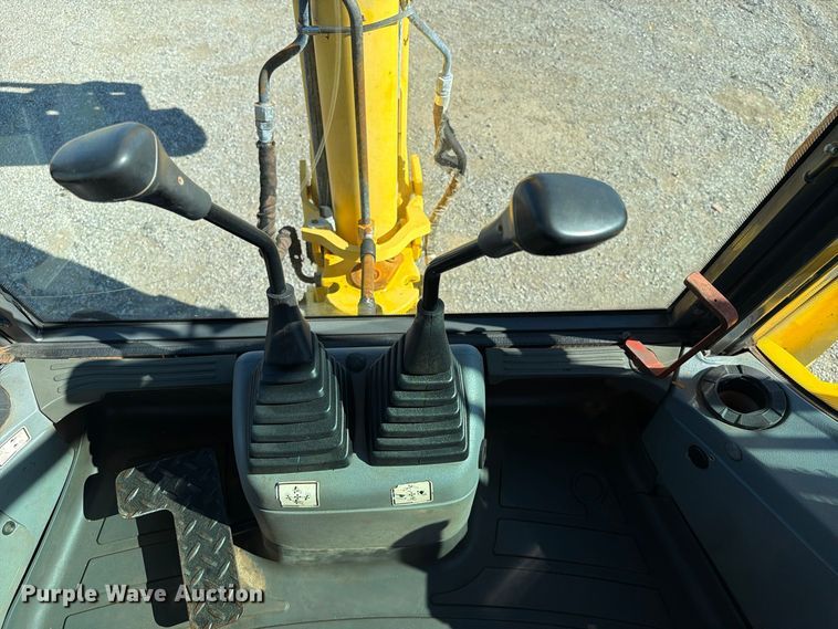 image for item FW3584 2005 New Holland LB110B backhoe