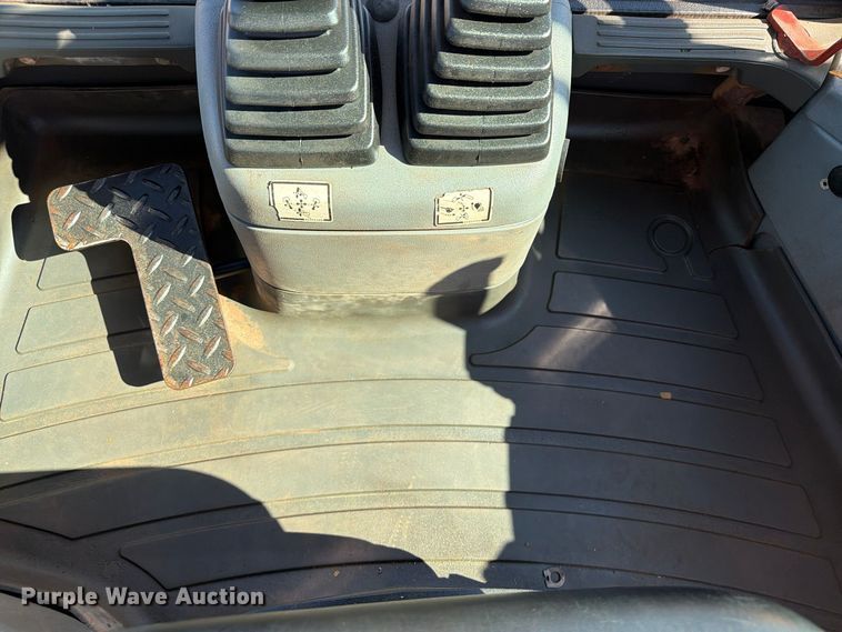 image for item FW3584 2005 New Holland LB110B backhoe