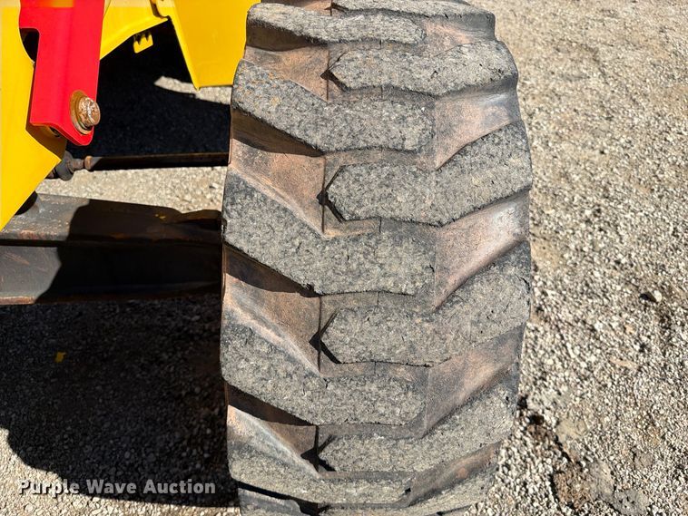 image for item FW3584 2005 New Holland LB110B backhoe