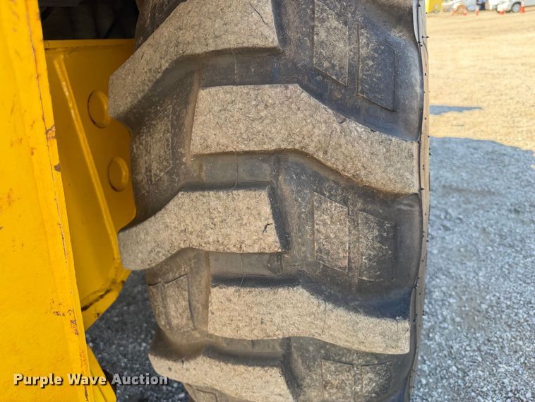 image for item FW3584 2005 New Holland LB110B backhoe