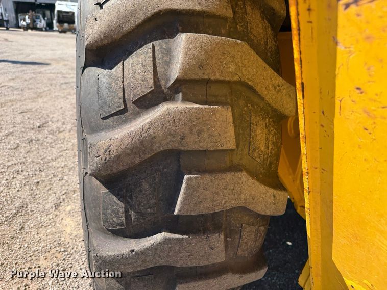 image for item FW3584 2005 New Holland LB110B backhoe