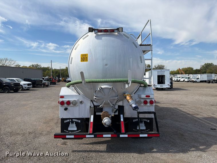 image for item FW3589 2015 Freightliner 114SD vacuum truck