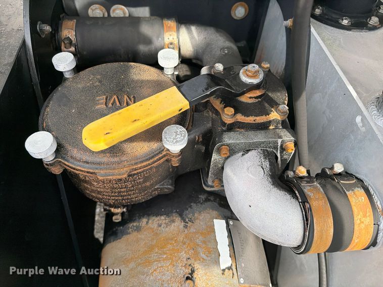 image for item FW3589 2015 Freightliner 114SD vacuum truck