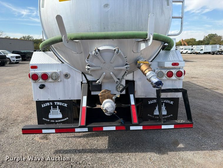 image for item FW3589 2015 Freightliner 114SD vacuum truck