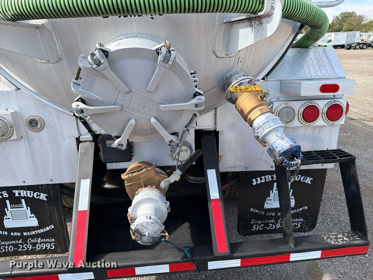 image for item FW3589 2015 Freightliner 114SD vacuum truck