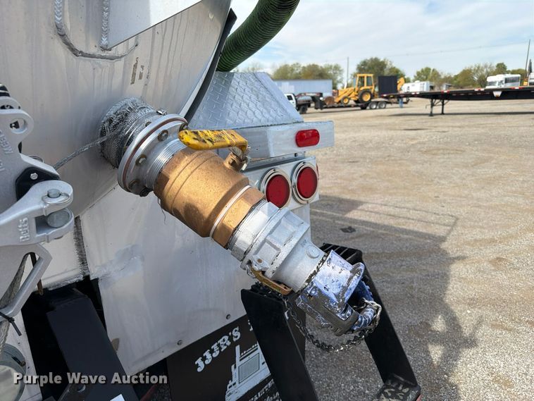 image for item FW3589 2015 Freightliner 114SD vacuum truck