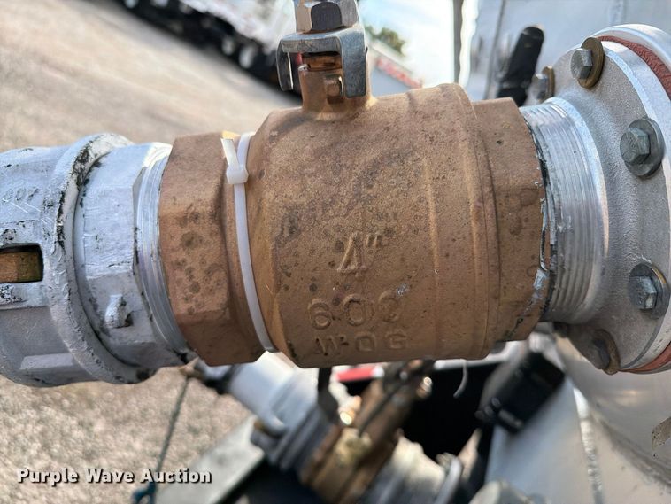 image for item FW3589 2015 Freightliner 114SD vacuum truck