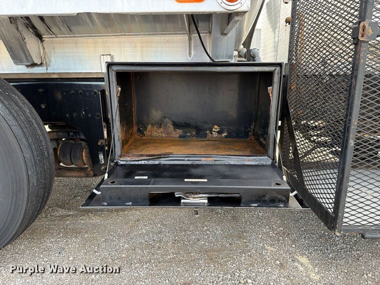 image for item FW3589 2015 Freightliner 114SD vacuum truck