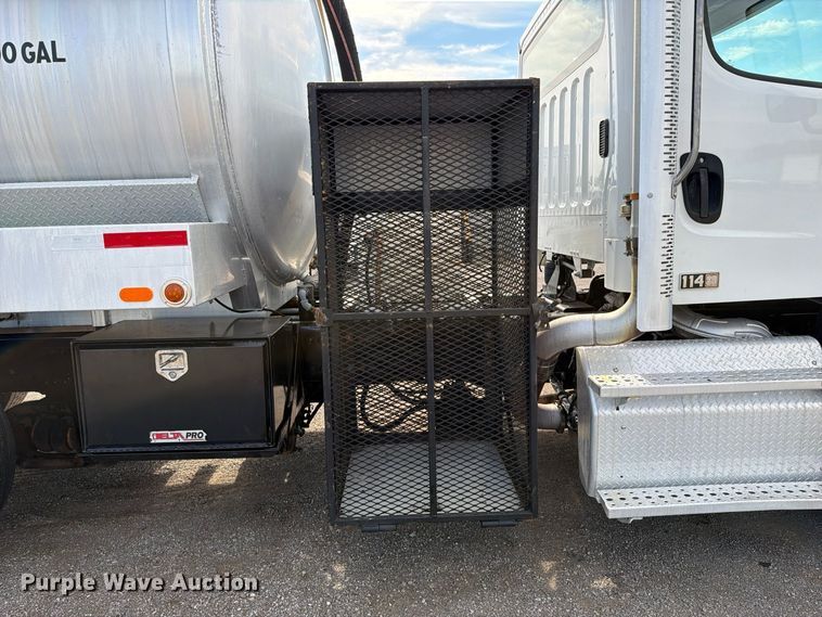 image for item FW3589 2015 Freightliner 114SD vacuum truck