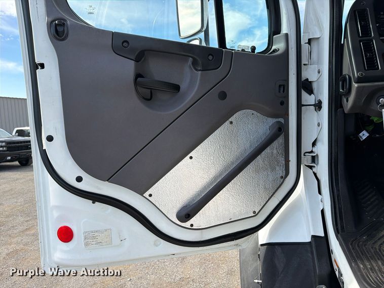 image for item FW3589 2015 Freightliner 114SD vacuum truck