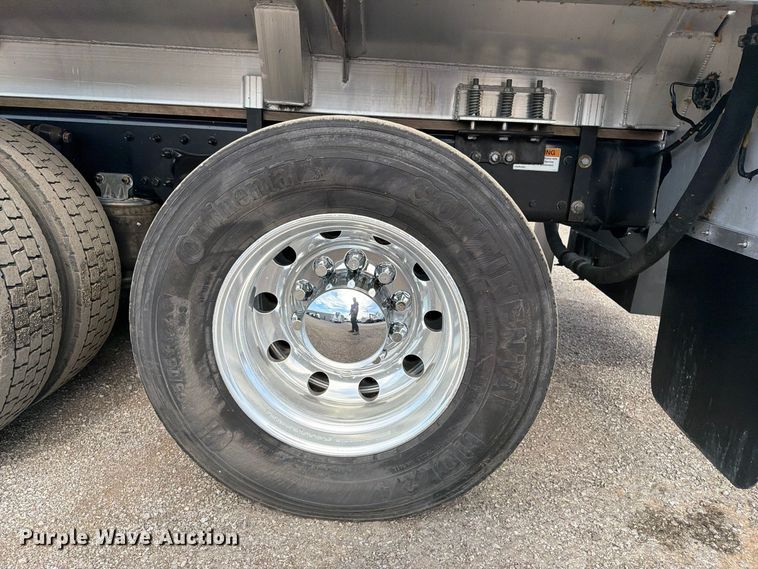 image for item FW3589 2015 Freightliner 114SD vacuum truck