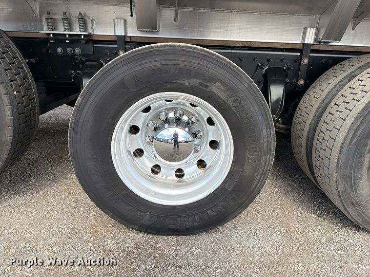 image for item FW3589 2015 Freightliner 114SD vacuum truck