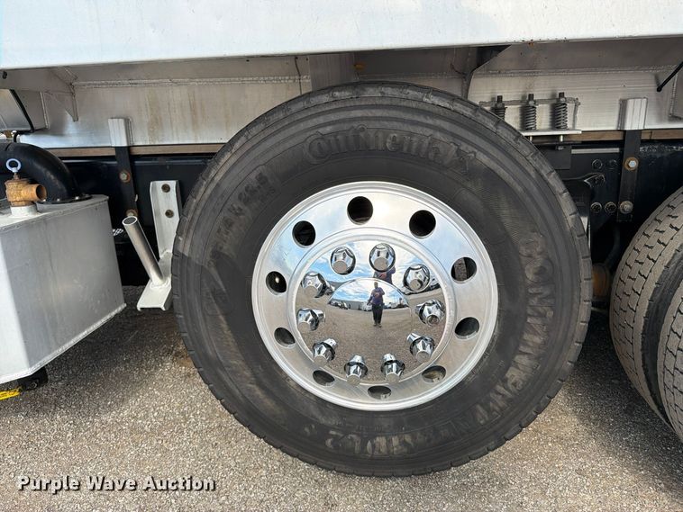 image for item FW3589 2015 Freightliner 114SD vacuum truck