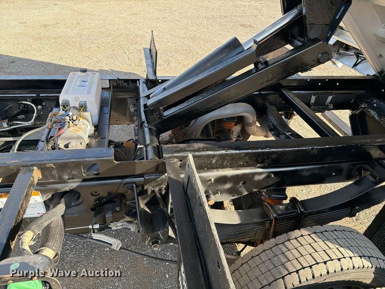 image for item FW3594 2019 Ford F550 Super Duty dump truck