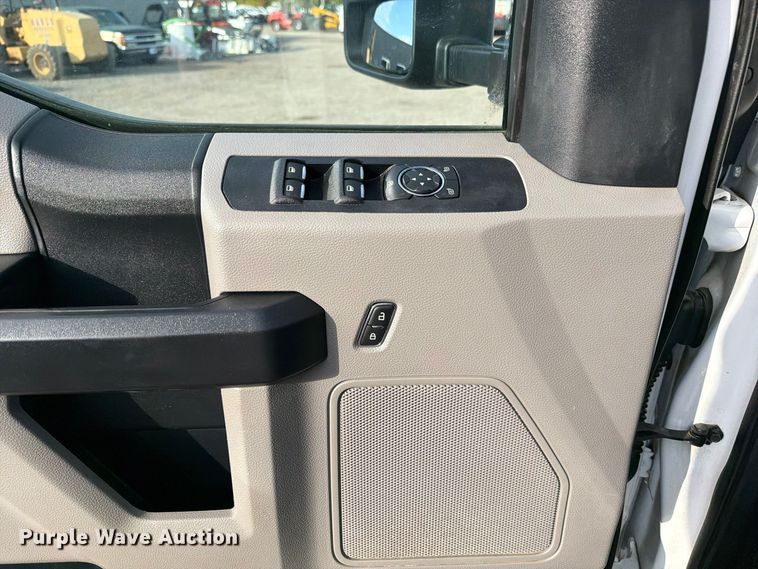 image for item FW3594 2019 Ford F550 Super Duty dump truck