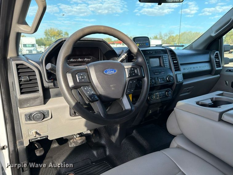image for item FW3594 2019 Ford F550 Super Duty dump truck