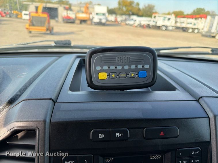 image for item FW3594 2019 Ford F550 Super Duty dump truck