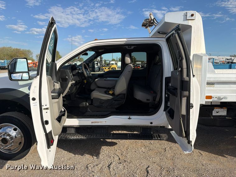 image for item FW3594 2019 Ford F550 Super Duty dump truck