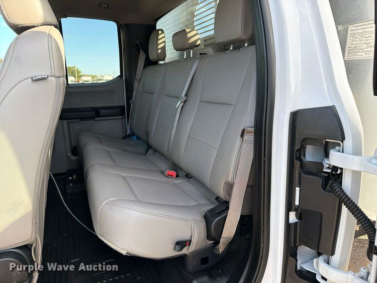 image for item FW3594 2019 Ford F550 Super Duty dump truck