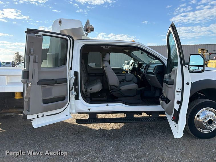 image for item FW3594 2019 Ford F550 Super Duty dump truck