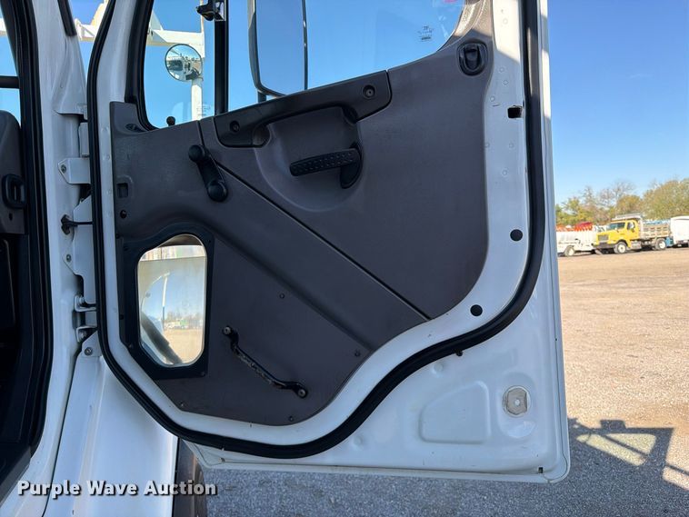 image for item FW3597 2007 Freightliner Business Class M2 Crew Cab crane truck