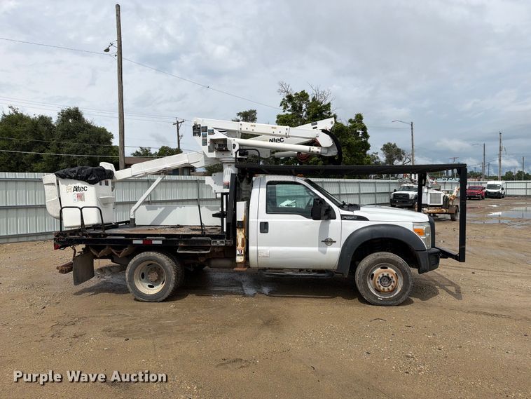 image for item YA3287 2016 Ford F550 Super Duty bucket truck