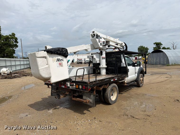 image for item YA3287 2016 Ford F550 Super Duty bucket truck