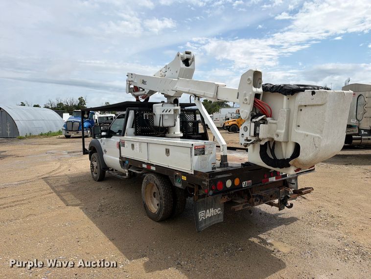 image for item YA3287 2016 Ford F550 Super Duty bucket truck