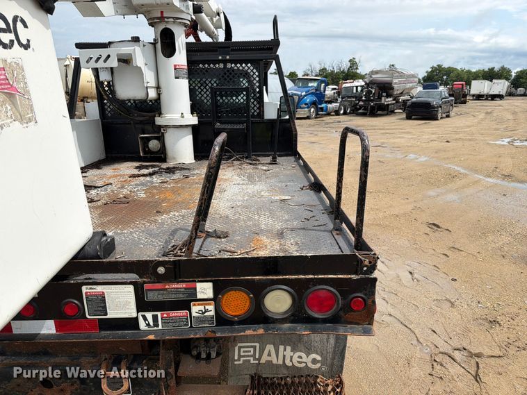 image for item YA3287 2016 Ford F550 Super Duty bucket truck
